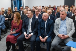 Uroczyste otwarcie wraz z przecięciem wstęgi nowego budynku Urzędu Gminy oraz Gminnego Ośrodka Pomocy Społecznej w...